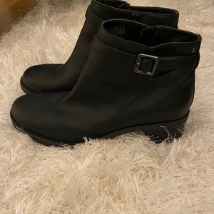 Women’s black rockport booties